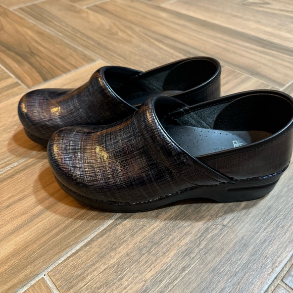 Dansko Professional Clog Metallic Ink color size 9.5-10 - Picture 3 of 12